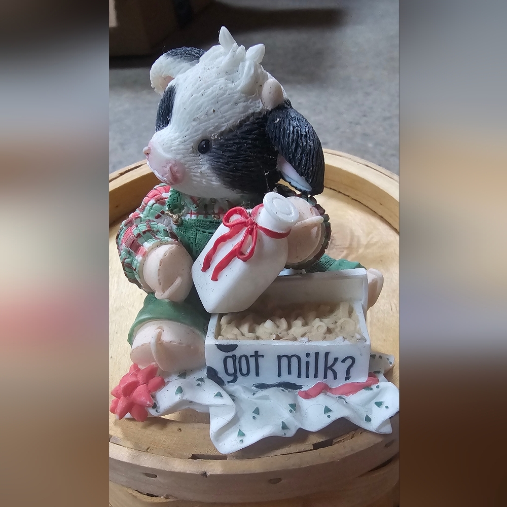 Vintage 2000 Mary's Moo Moo Got Milk? "M-M-M-M-Moo-y Christmas" Figurine